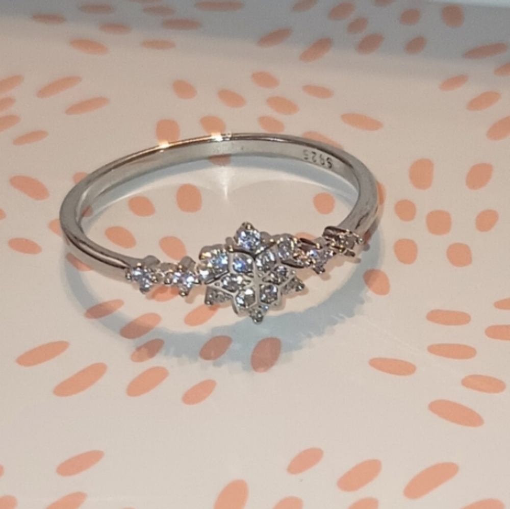 925 Sterling Silver Women's Ring - Picture 8 of 11
